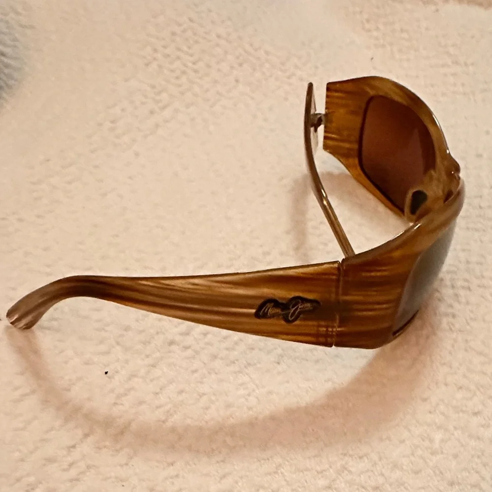Maui Jim Polarized Sandstone Hibiscus Wrap MJ 134-22 Pre Loved AUTHENTIC
